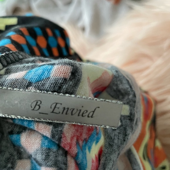 Aztec/Geometric shape mini skirt. - Picture 3 of 4